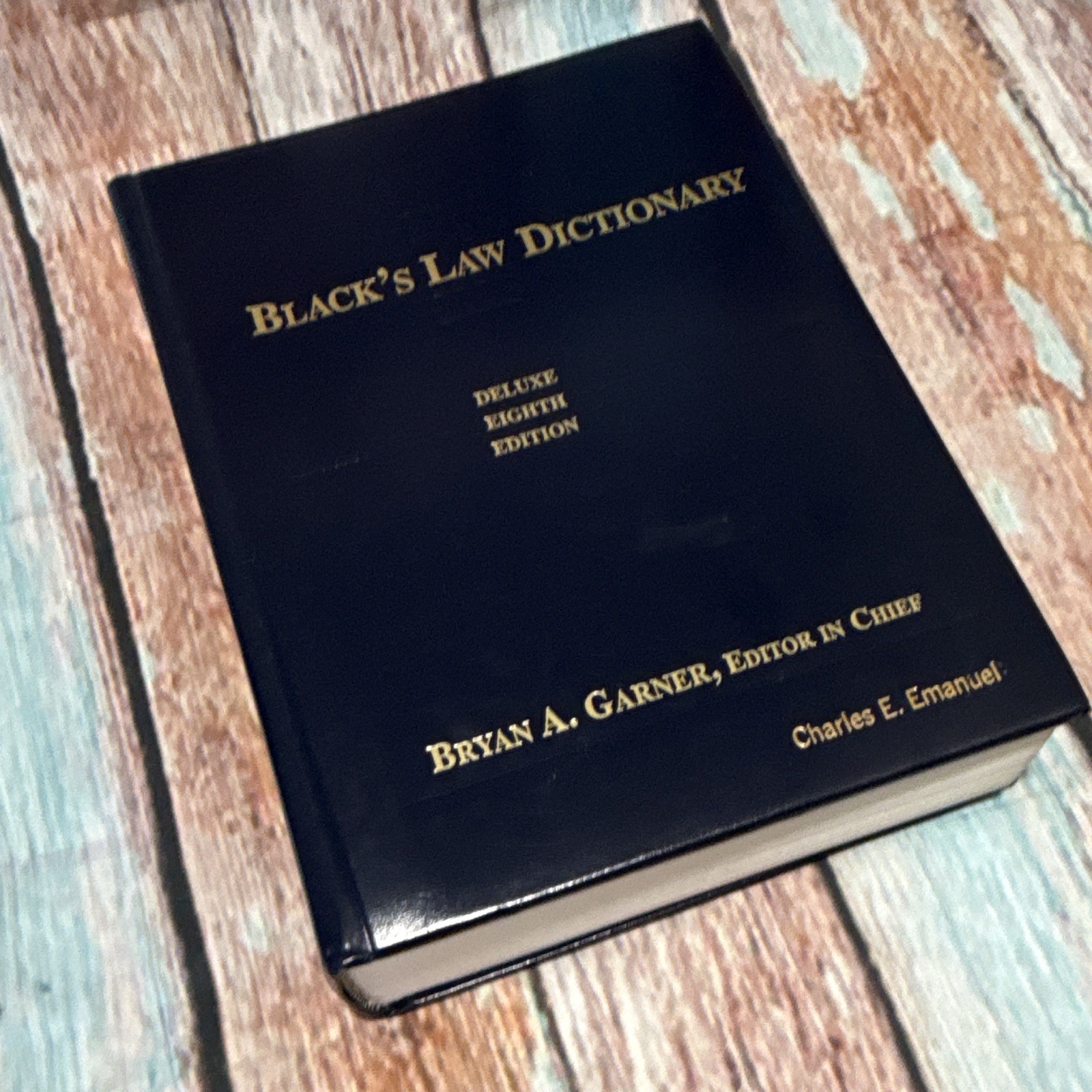 Black’s Law Dictionary Deluxe 8th Edition Hardcover – Bryan A. Garner