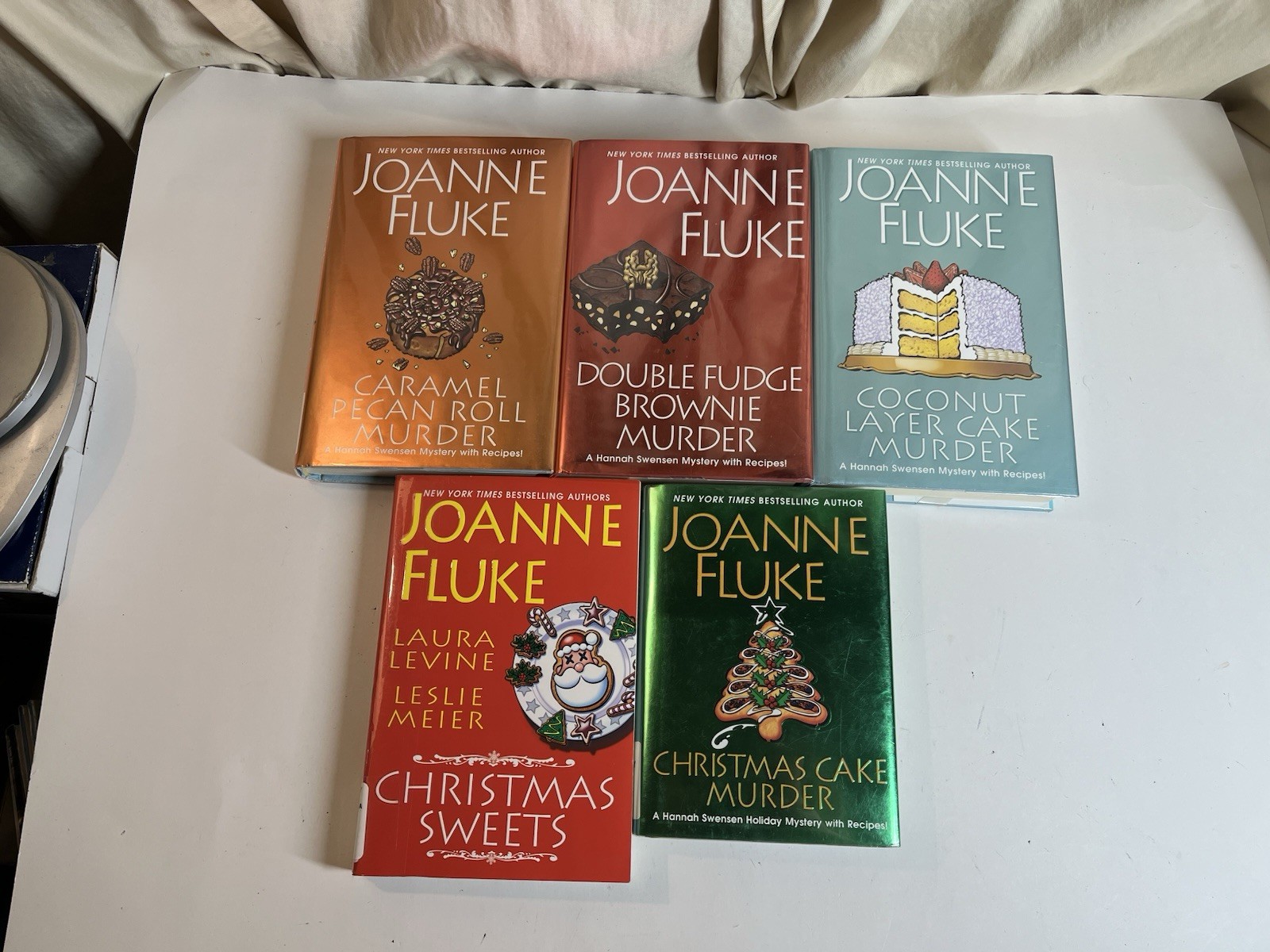 Lot of 5 Joanne Fluke A HANNAH SWENSEN MYSTERY Series HC/PB Books Ex-Library