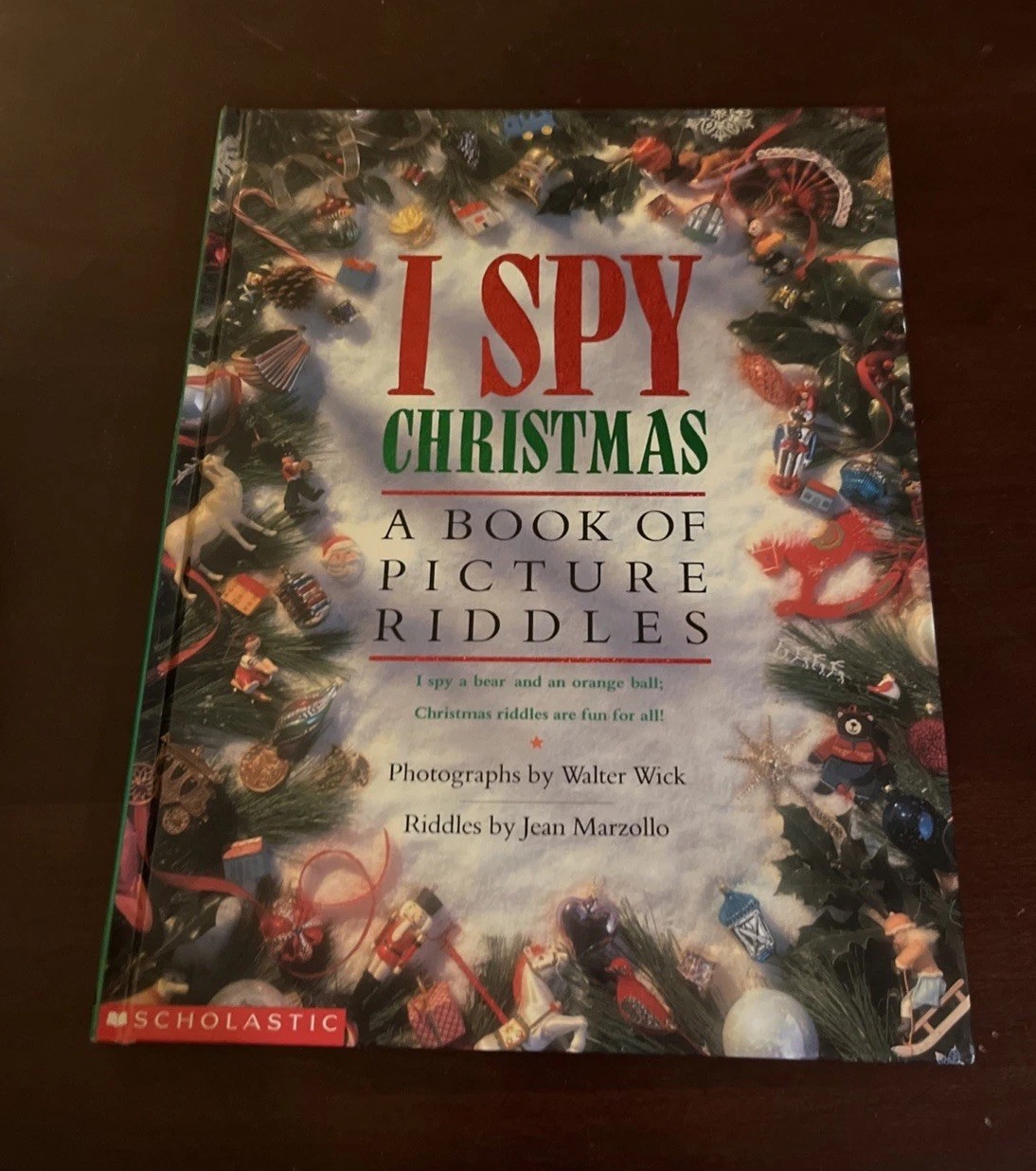 I Spy Christmas: A Book of Picture Riddles – Hardcover Walter Wick Like New