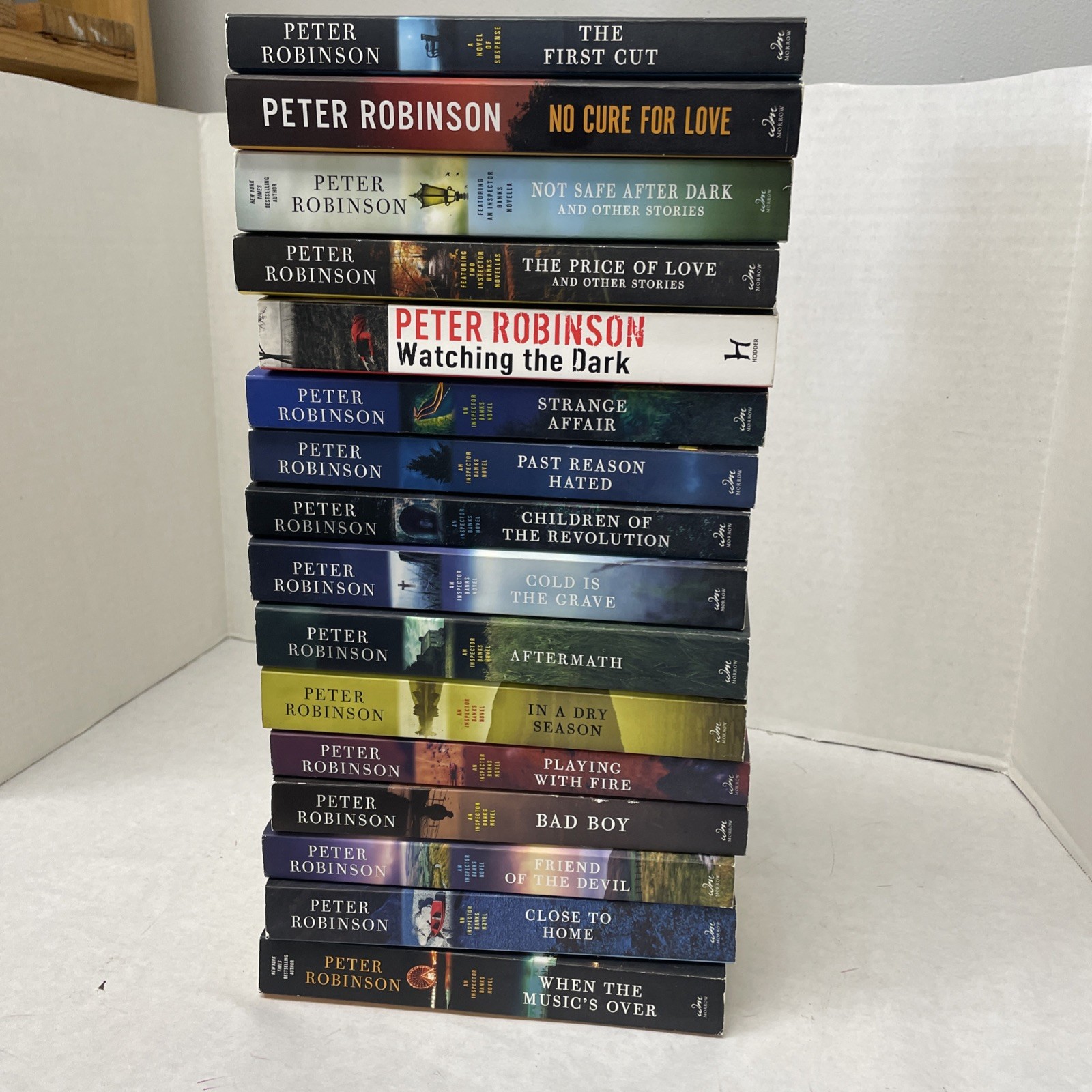 Peter Robinson Lot of 16 from Inspector Banks Series (See Photos for Titles)