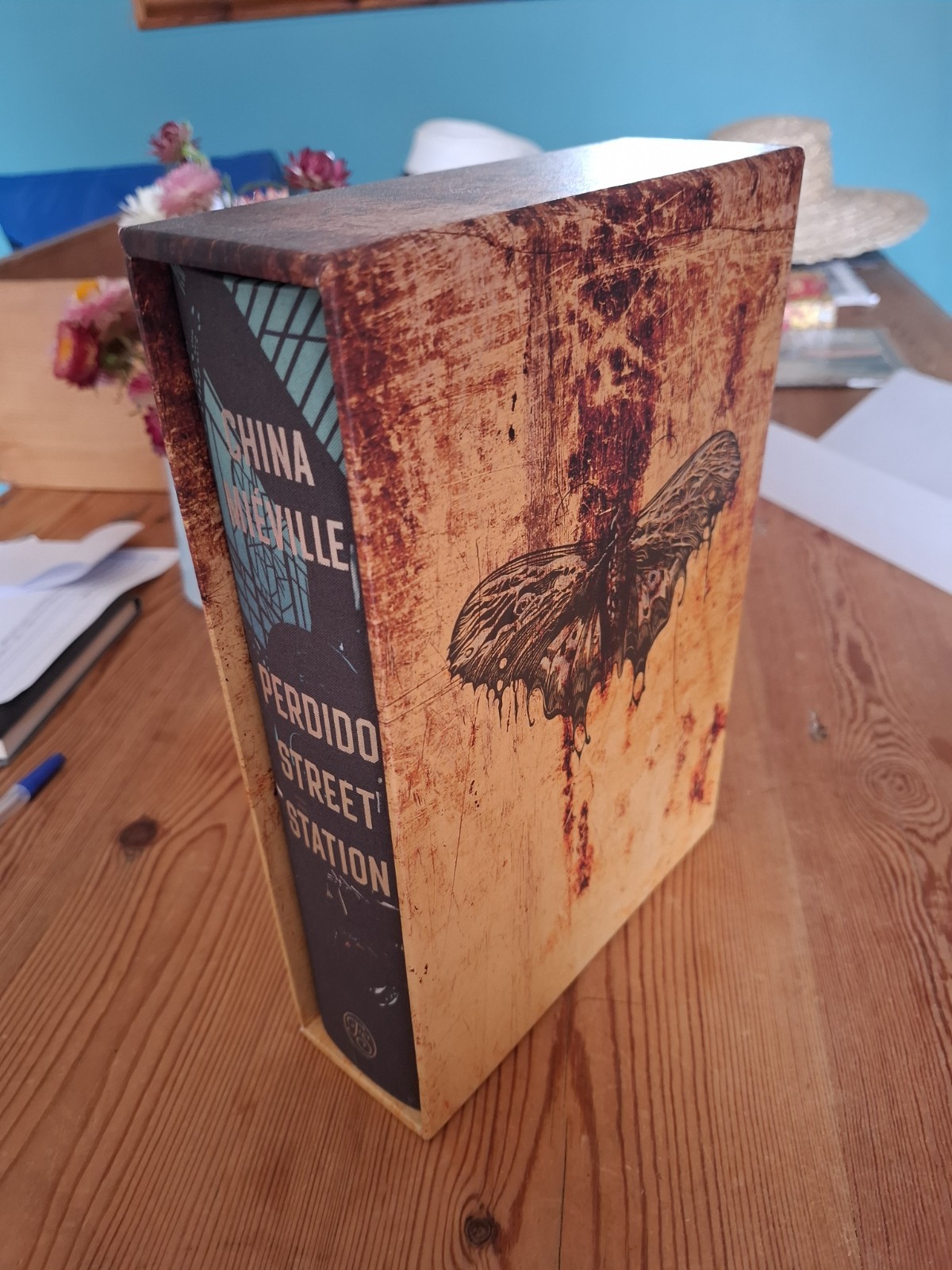 Folio Society Standard Edition Perdido Street Station by China Mieville