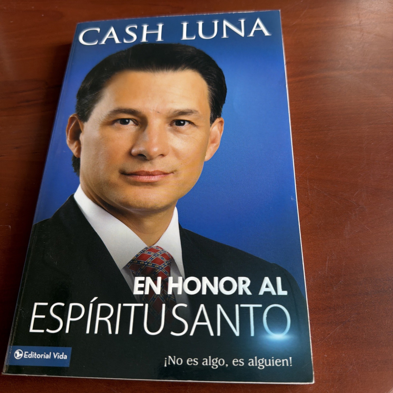 En Honor al Espiritu Santo : No es Algo, es Alguien! by Zondervan Staff and Cash