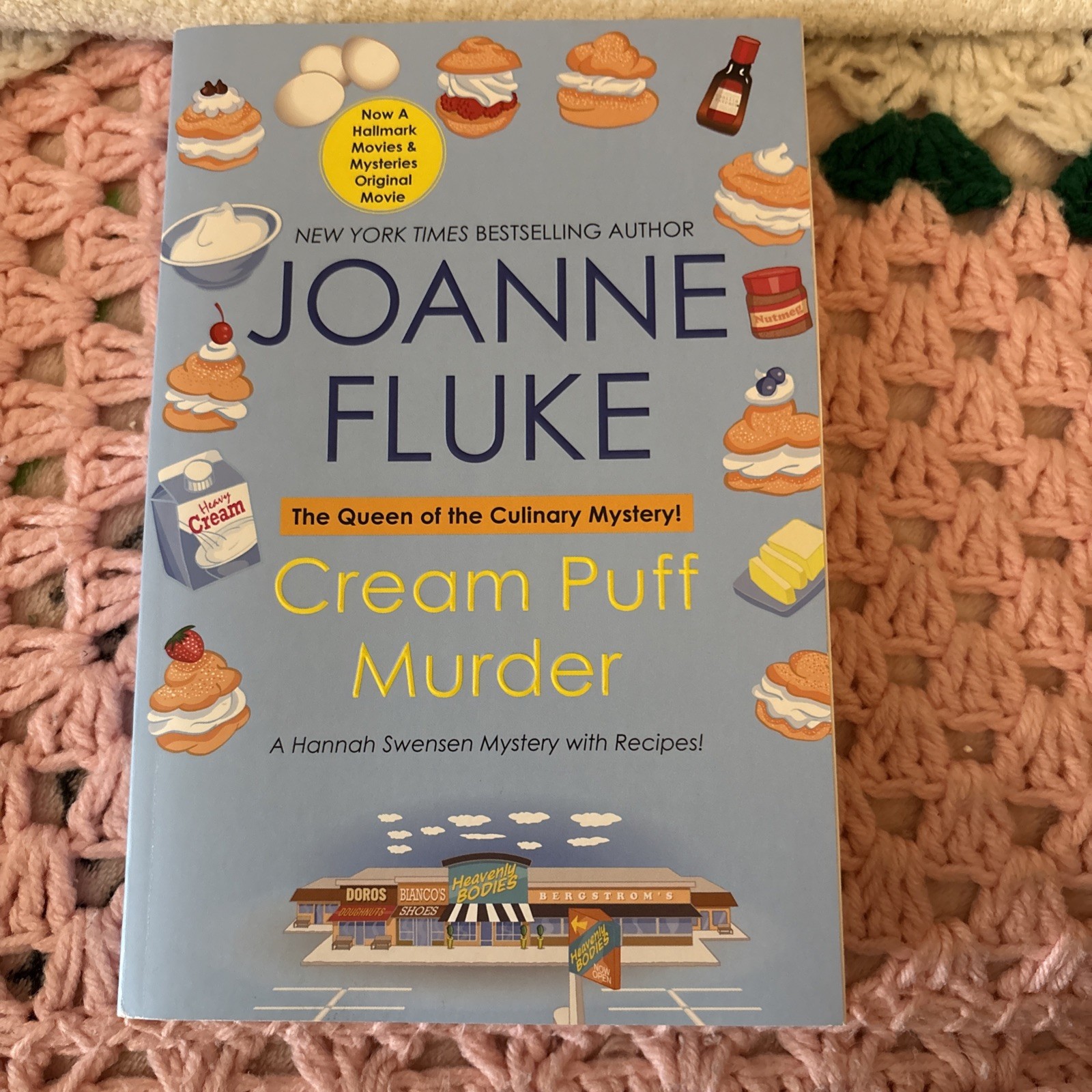 Cream Puff Murder by Joanne Fluke (2022, Trade Paperback)