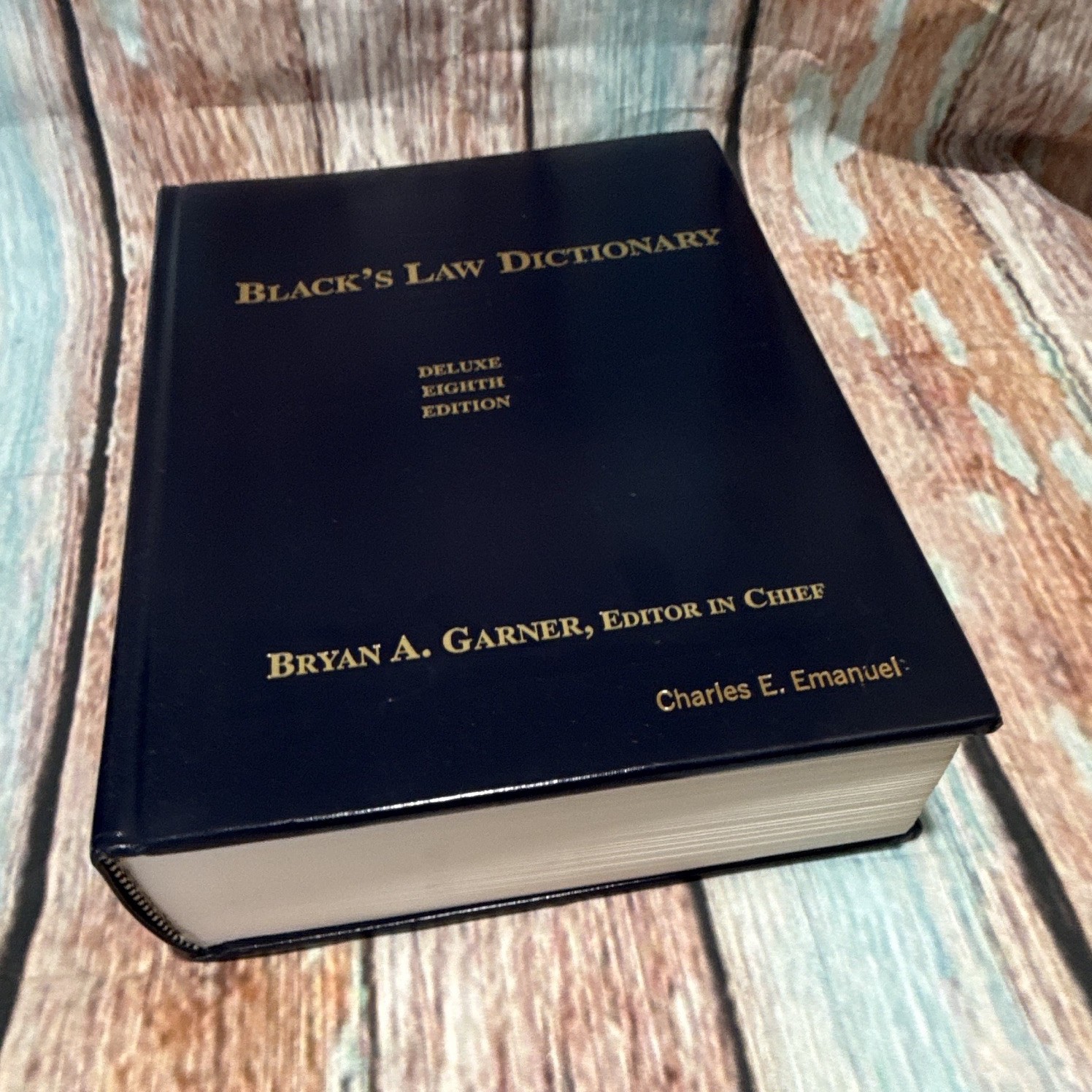 Black’s Law Dictionary Deluxe 8th Edition Hardcover – Bryan A. Garner