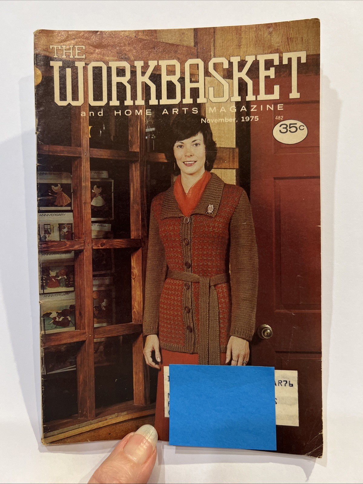 The Workbasket and Home Arts Magazine November 1975 482 48 pages include covers