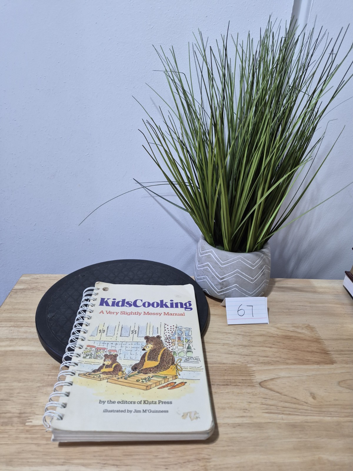 Kids Cooking : A Very Slightly Messy Manual by Klutz Editors (1987) Ringbound