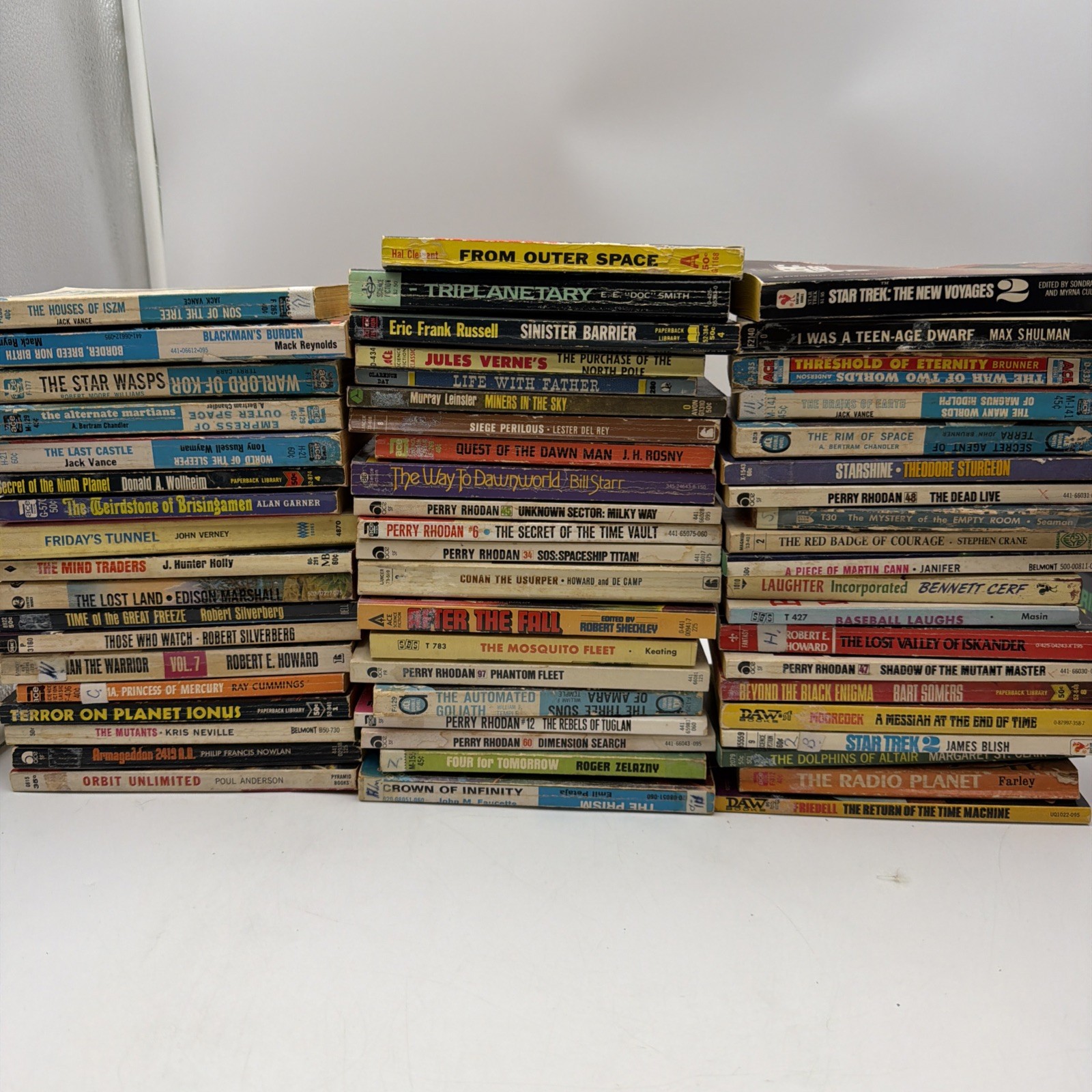 Lot of 60 Used Vintage Science Fiction Paperbacks 50s 60s 70s Great Condition