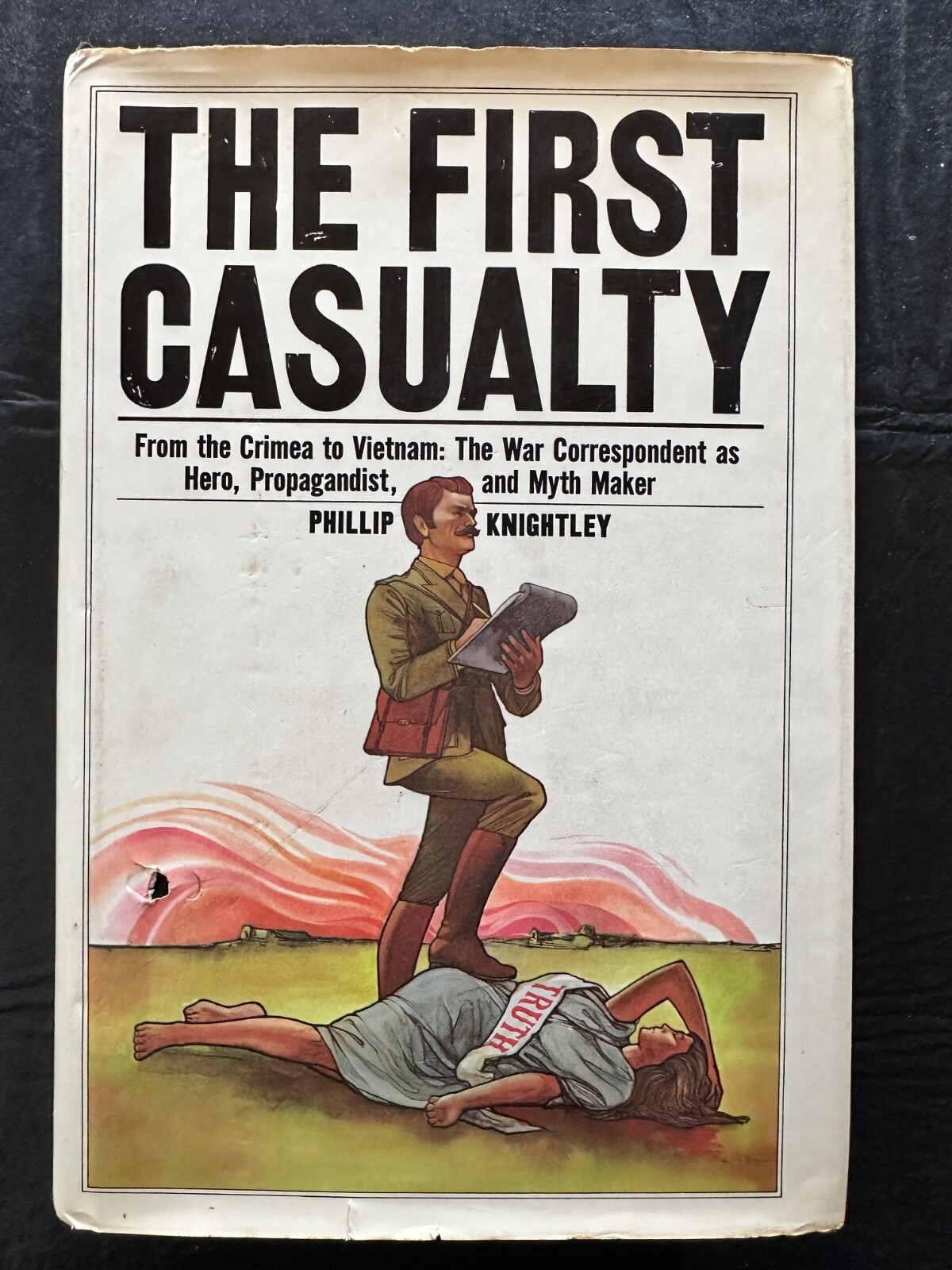 1975 – The First Casualty By Phillip Knightley WAR BOOKS HCDJ First Edition