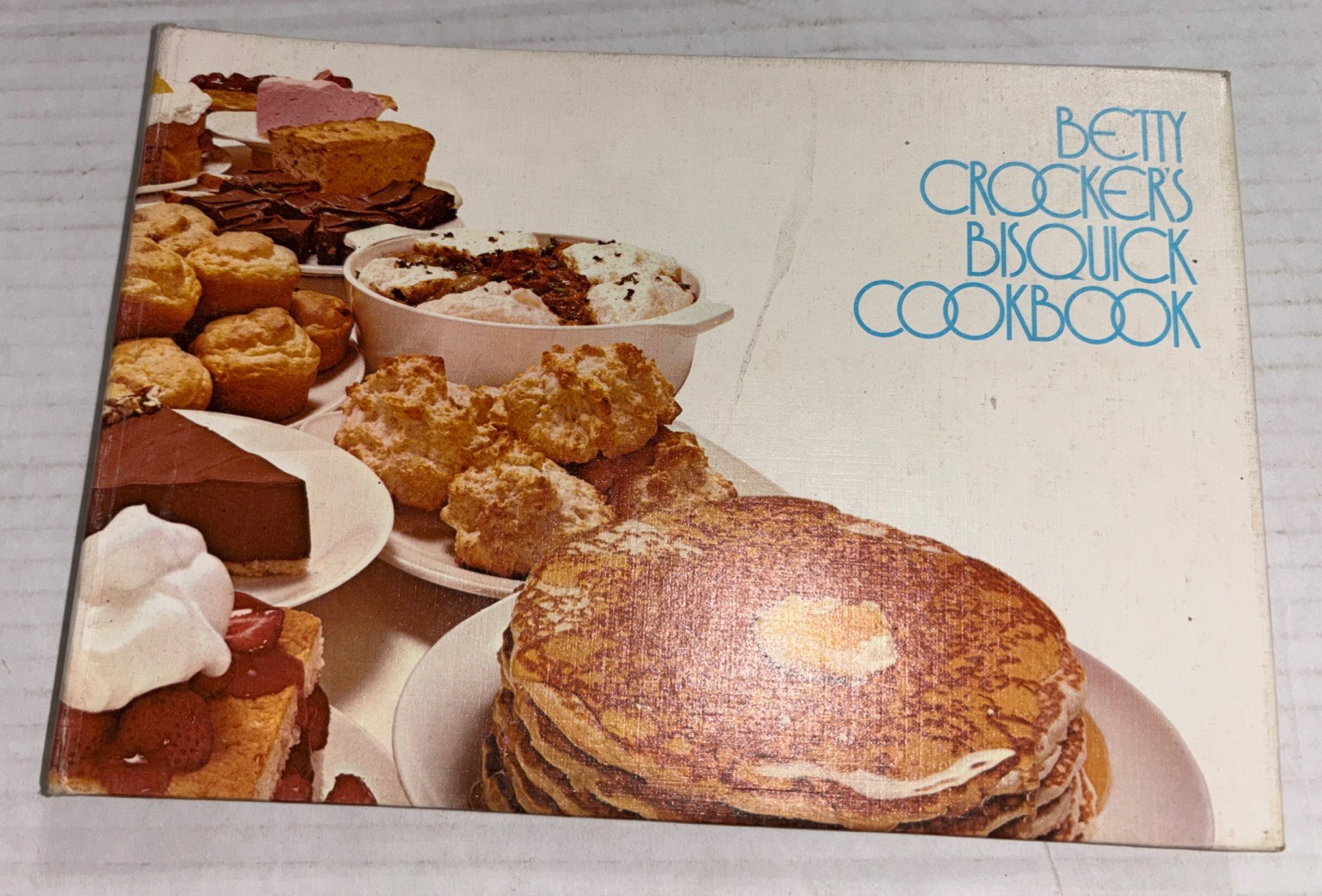 BETTY CROCKER BISQUICK COOKBOOK 1976 4th Print GENERAL MILLS Vtg Retro MCM Color