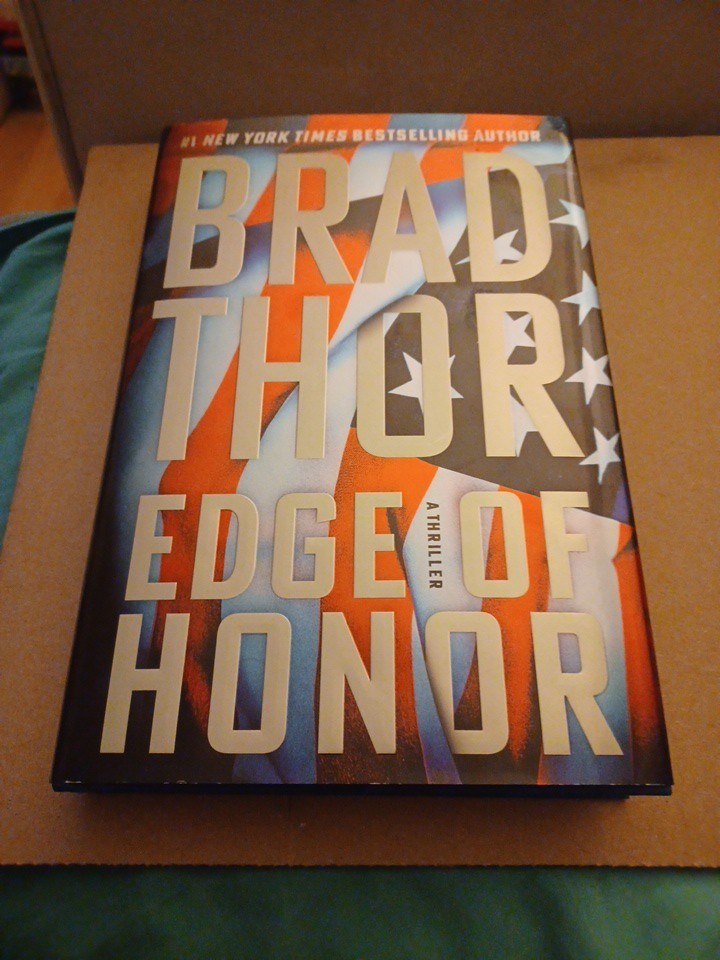Edge of Honor: A Thriller (24) (The Scot Harvath Series) Hardcover