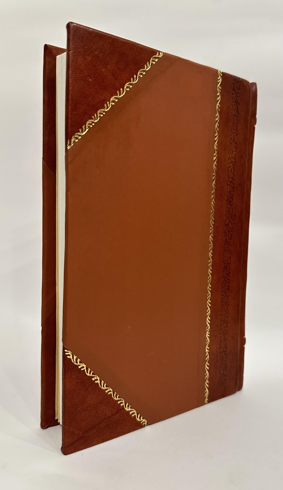 The American Specification in Europe; a Discussion of Foreign P [Leather Bound]