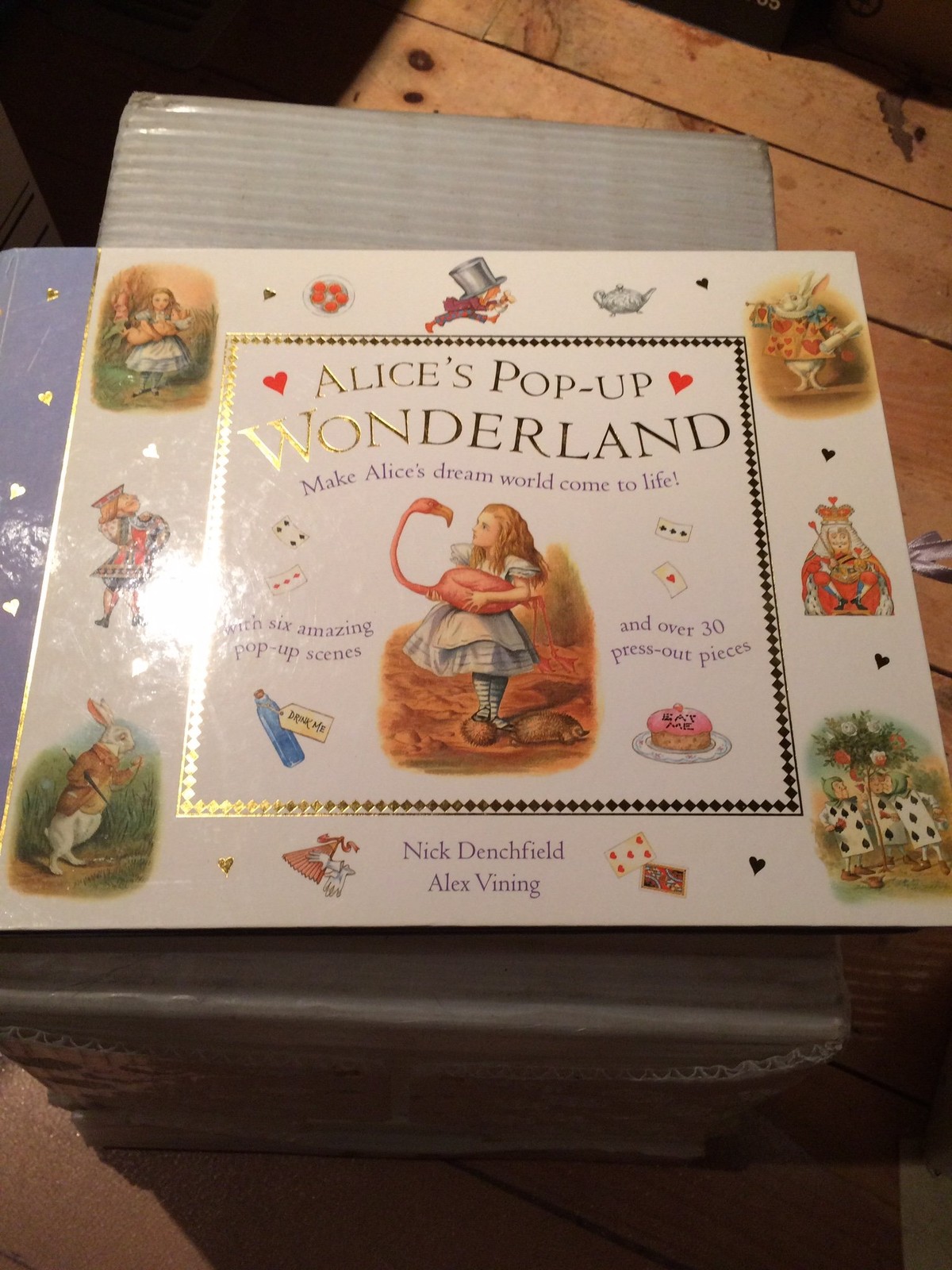 Alice’s Pop-Up Wonderland. Make Alice’s dream world come to life!