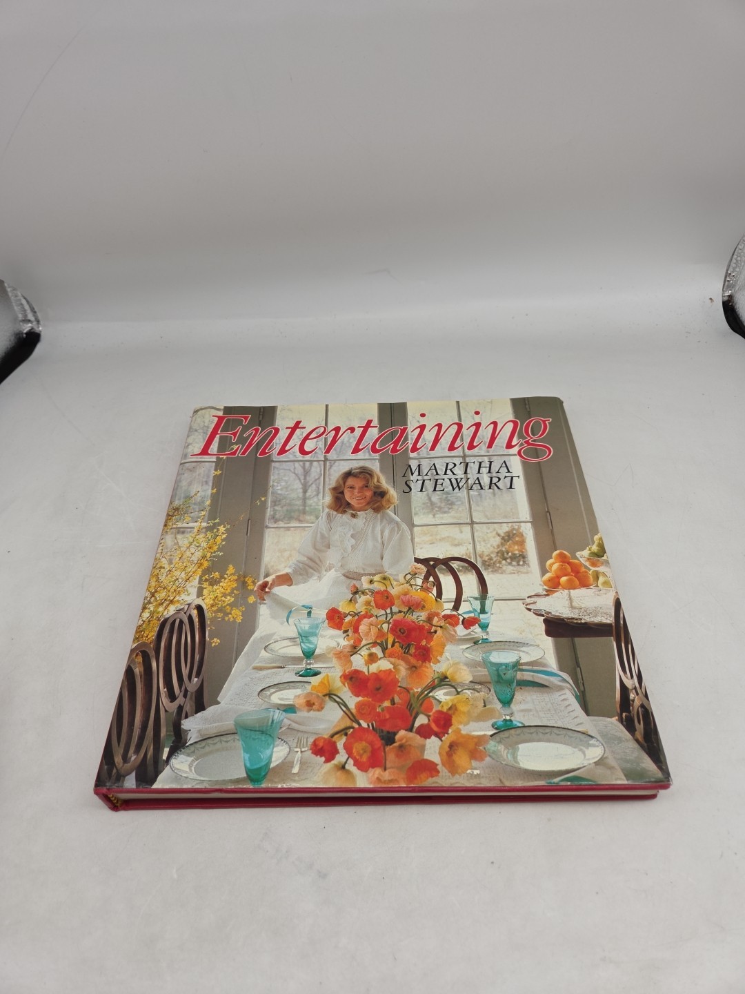 Martha Stewart’s Entertaining, First Edition, Hawes Elizabeth (1982, HCDJ)